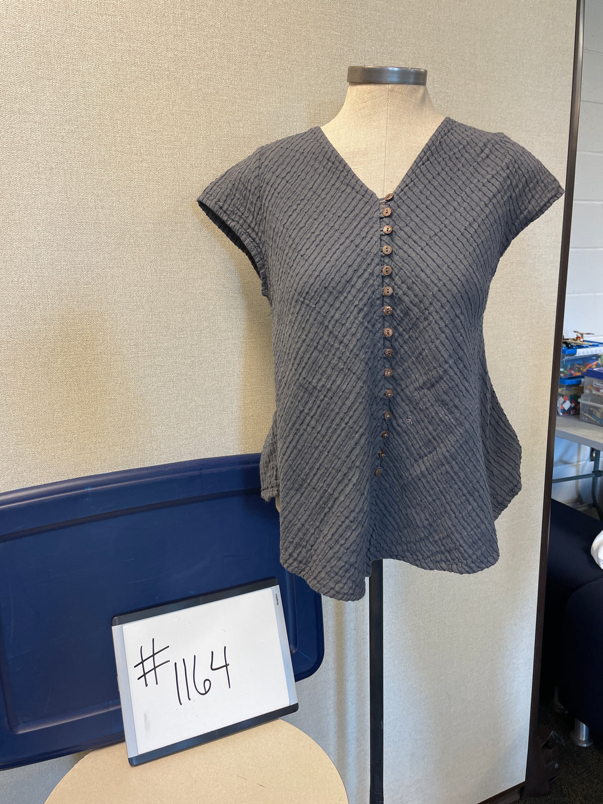 1164-sleeveless top many buttons on front gray