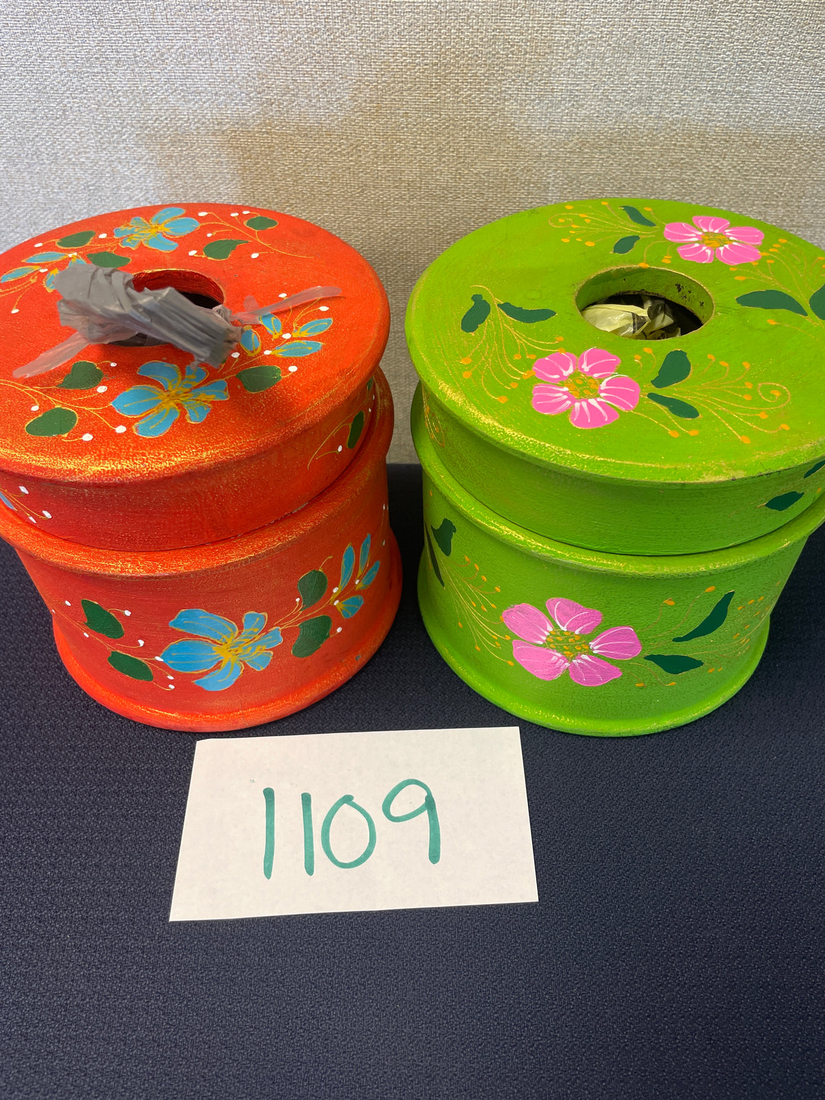 1109-Round Tissue/Bag Dispenser