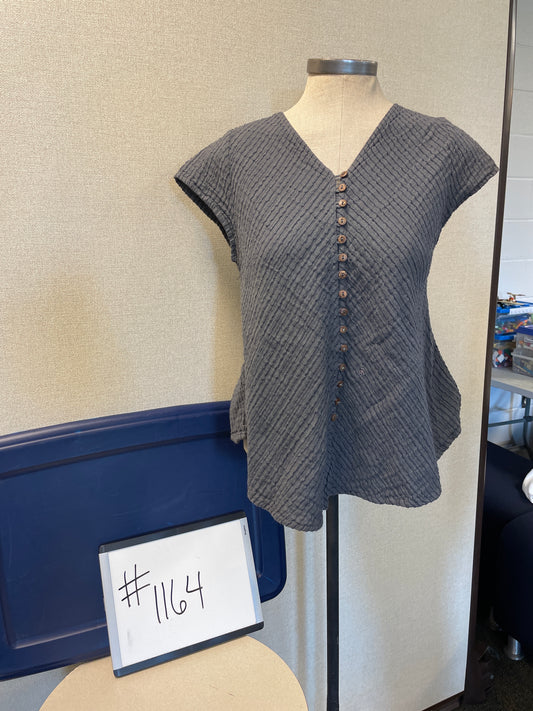 1164-sleeveless top many buttons on front gray