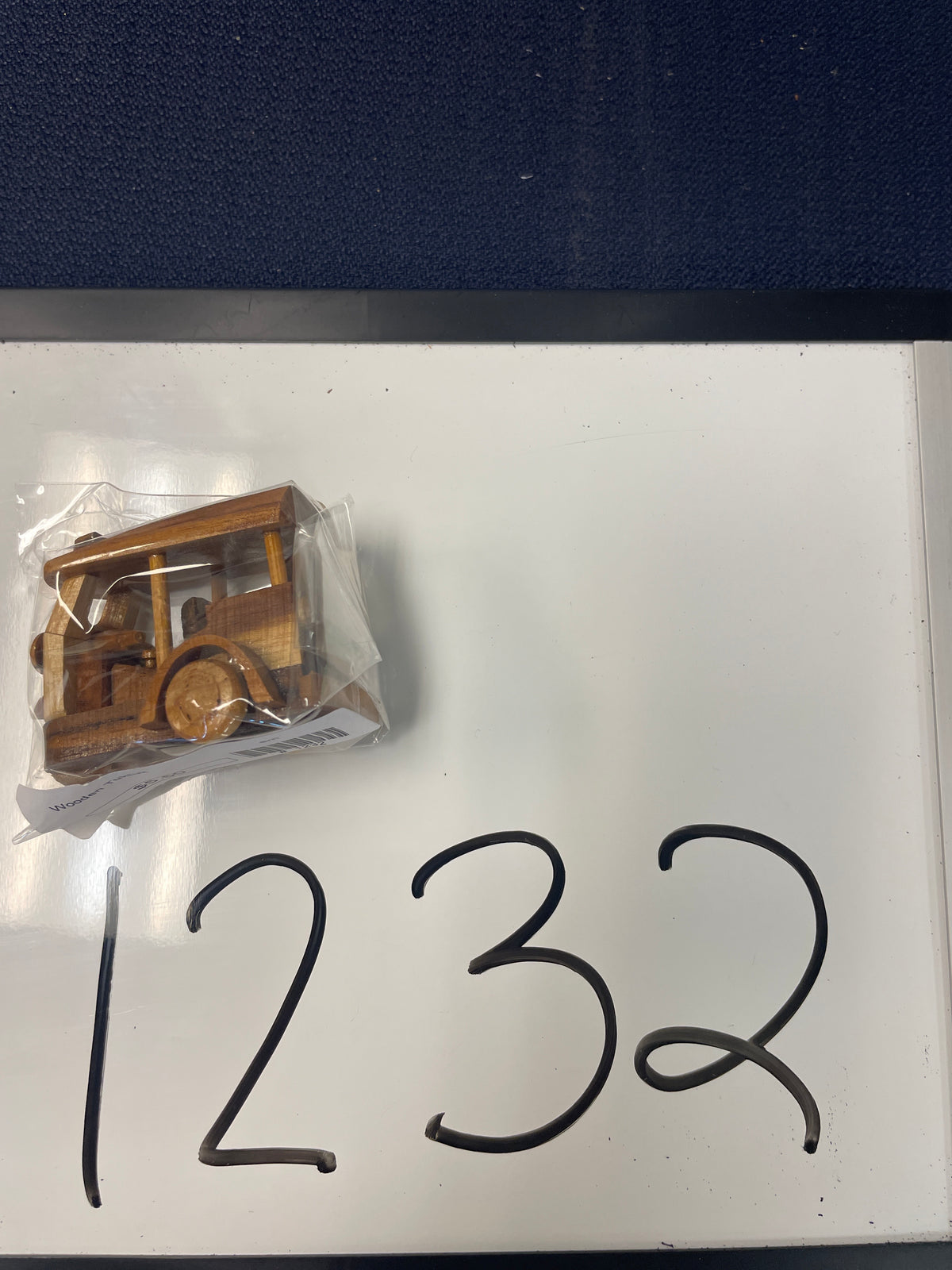1232-Wooden Tuktuk Sm