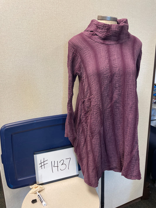 1437-Cotton dress w Cow Neck