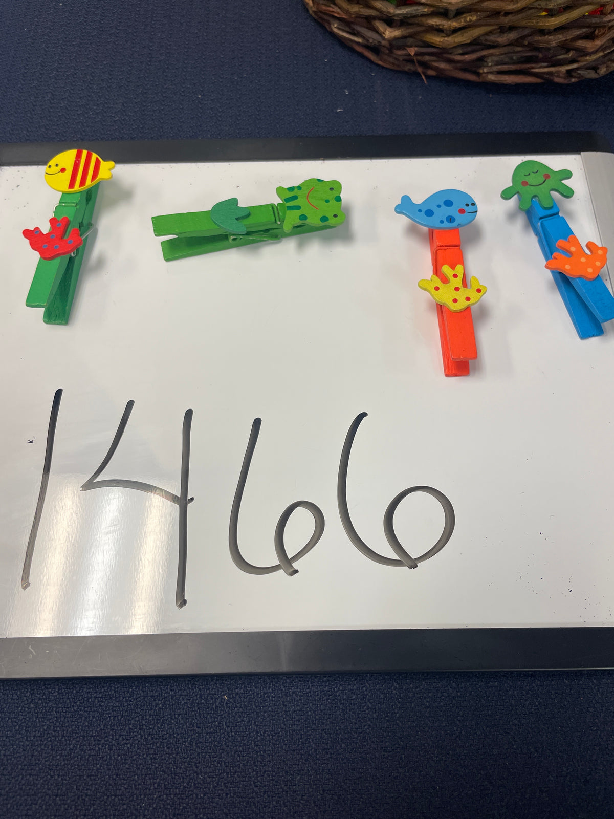 1466-Clothespin