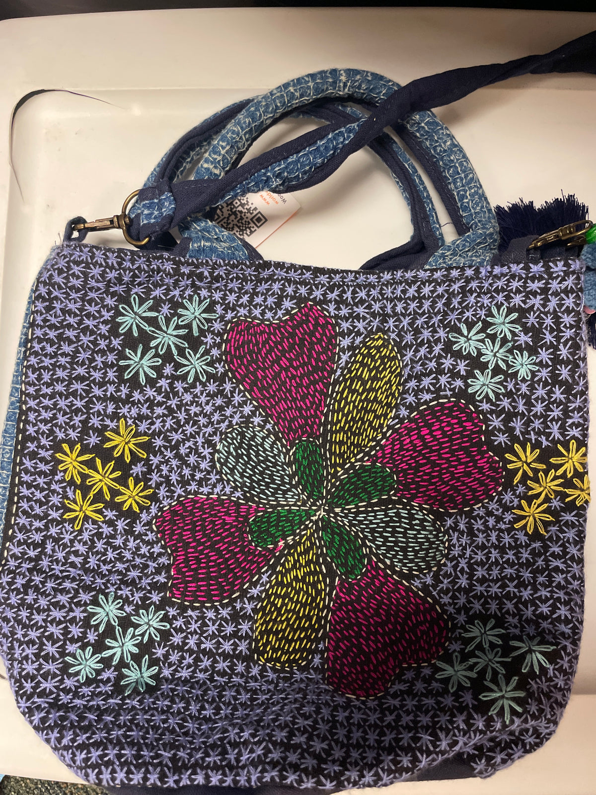 1539-Mong Embroidered Handbag Med
