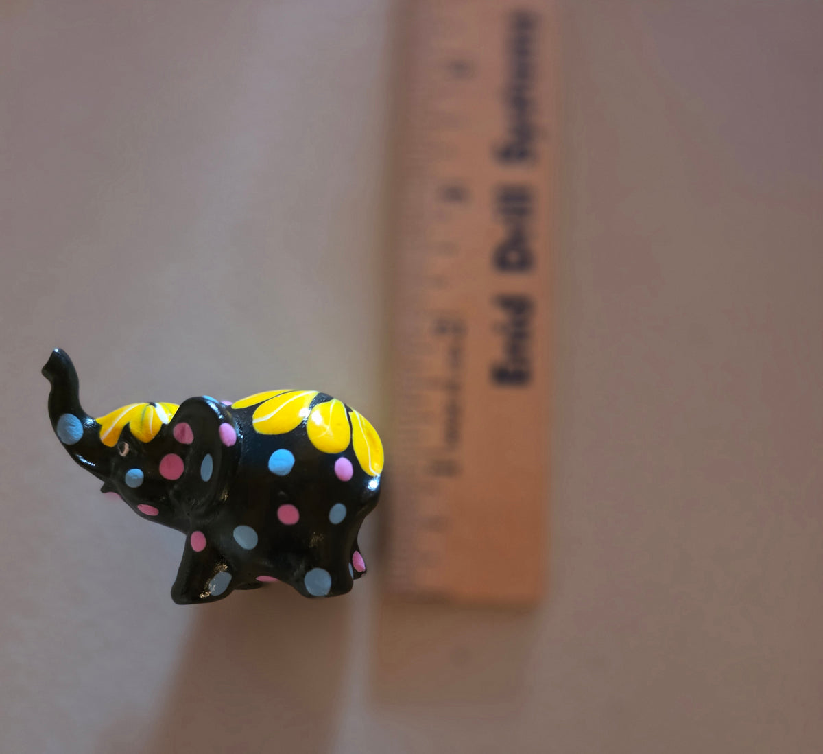 1556-Hand Painted Elephant med
