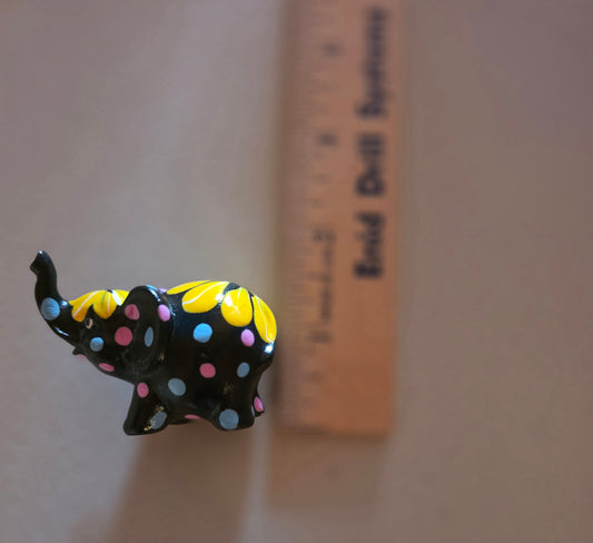 1556-Hand Painted Elephant med