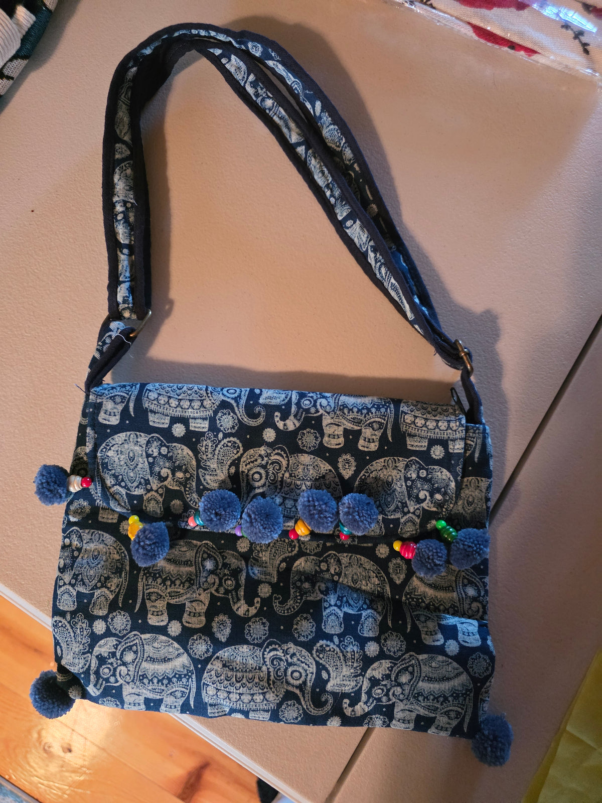 00157-Shoulder Bag 2 w Flap Design Med