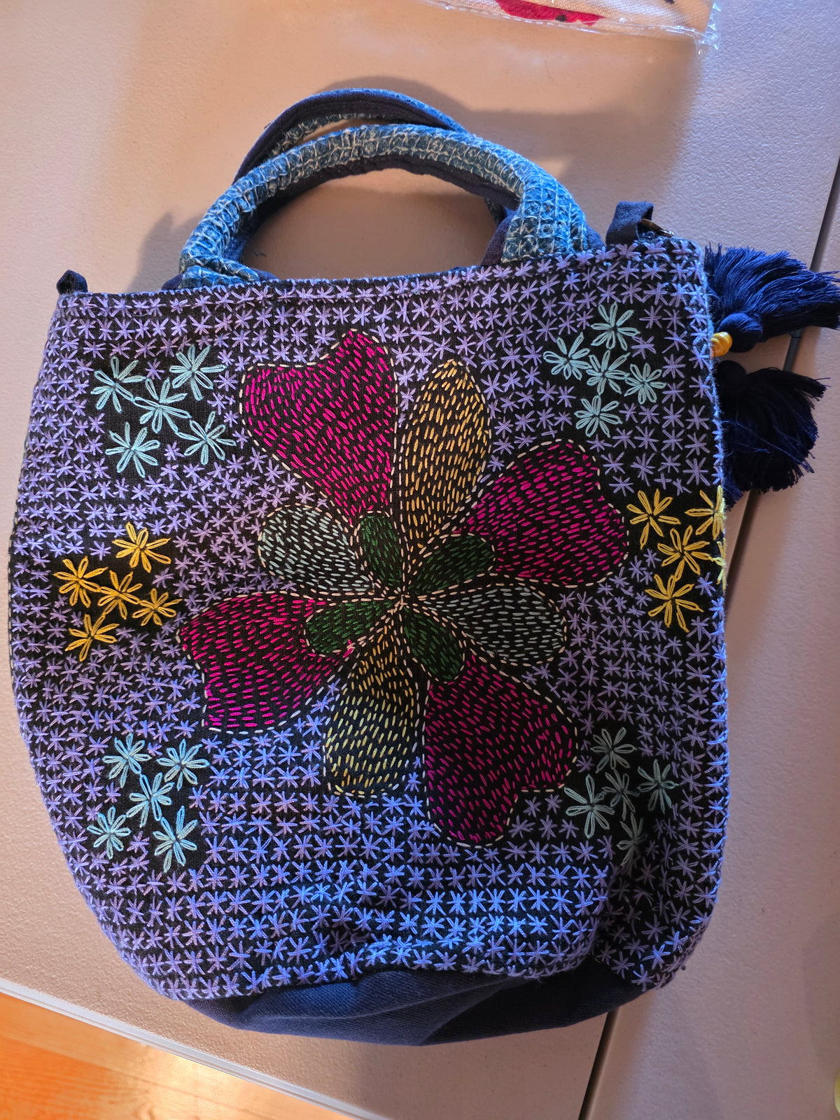 1539-Mong Embroidered Handbag Med