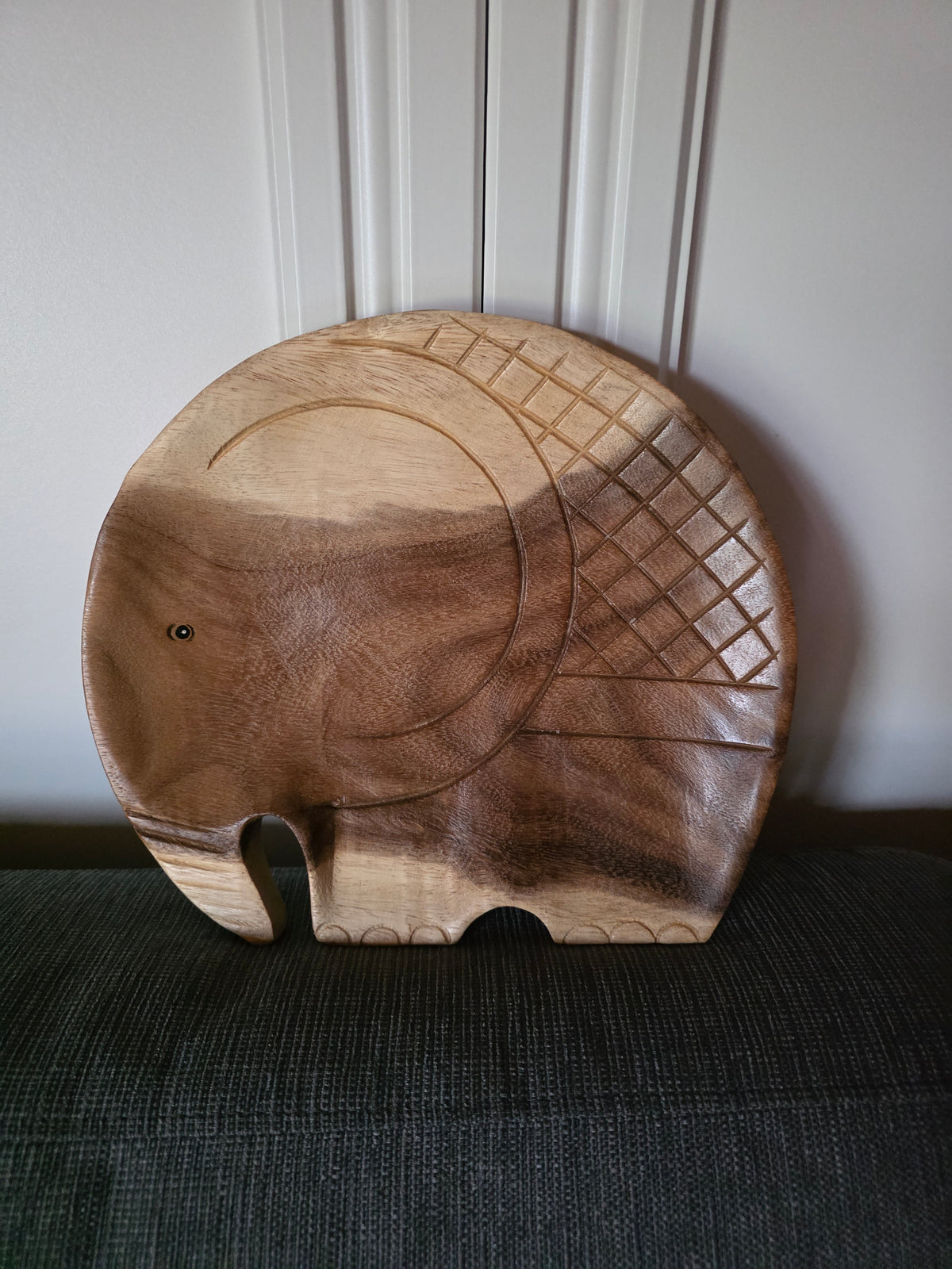 1545-Tray Elephant Shaped 10"