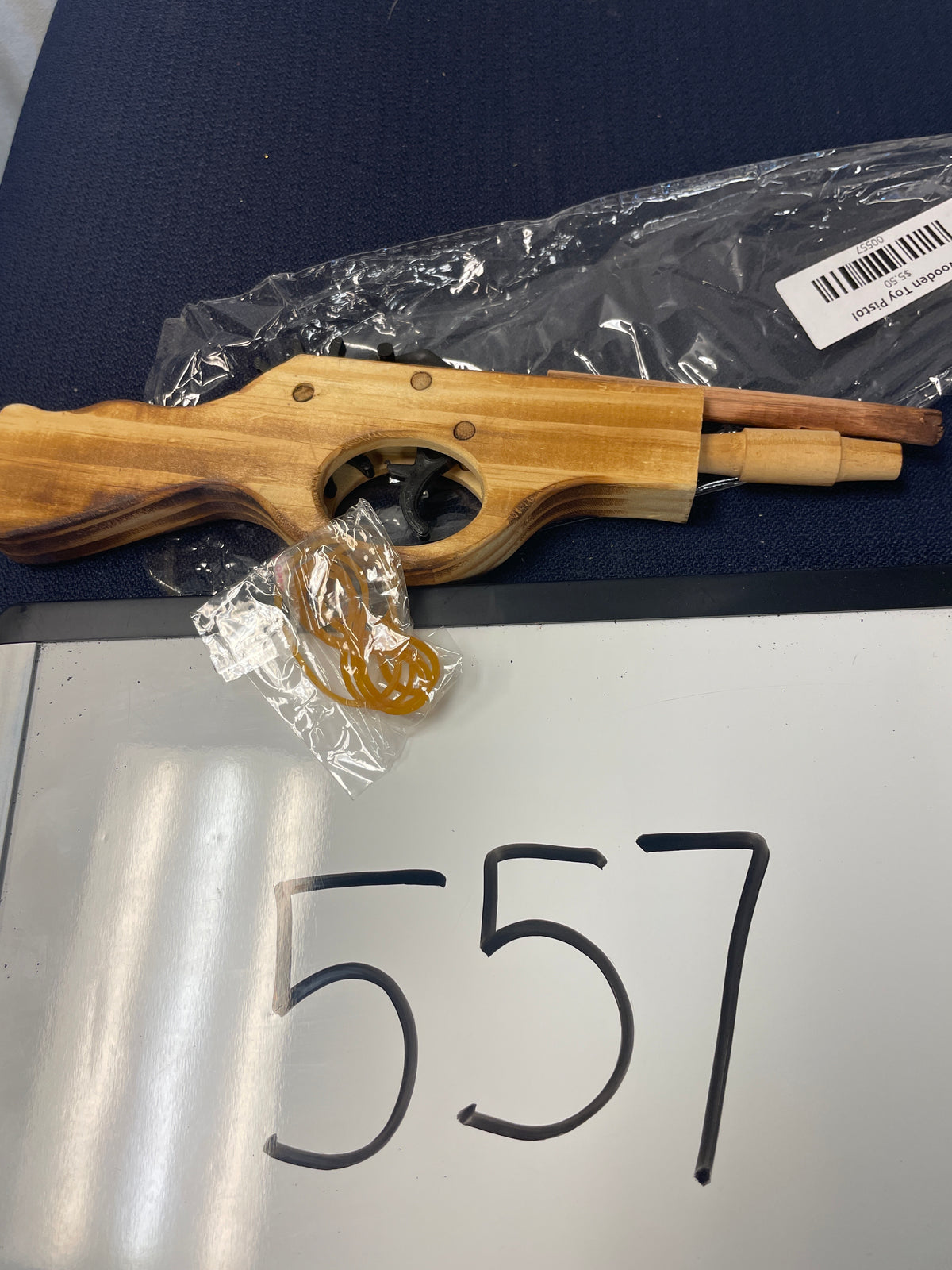 557-Wooden Toy Pistol? /Rubber Band Shooter