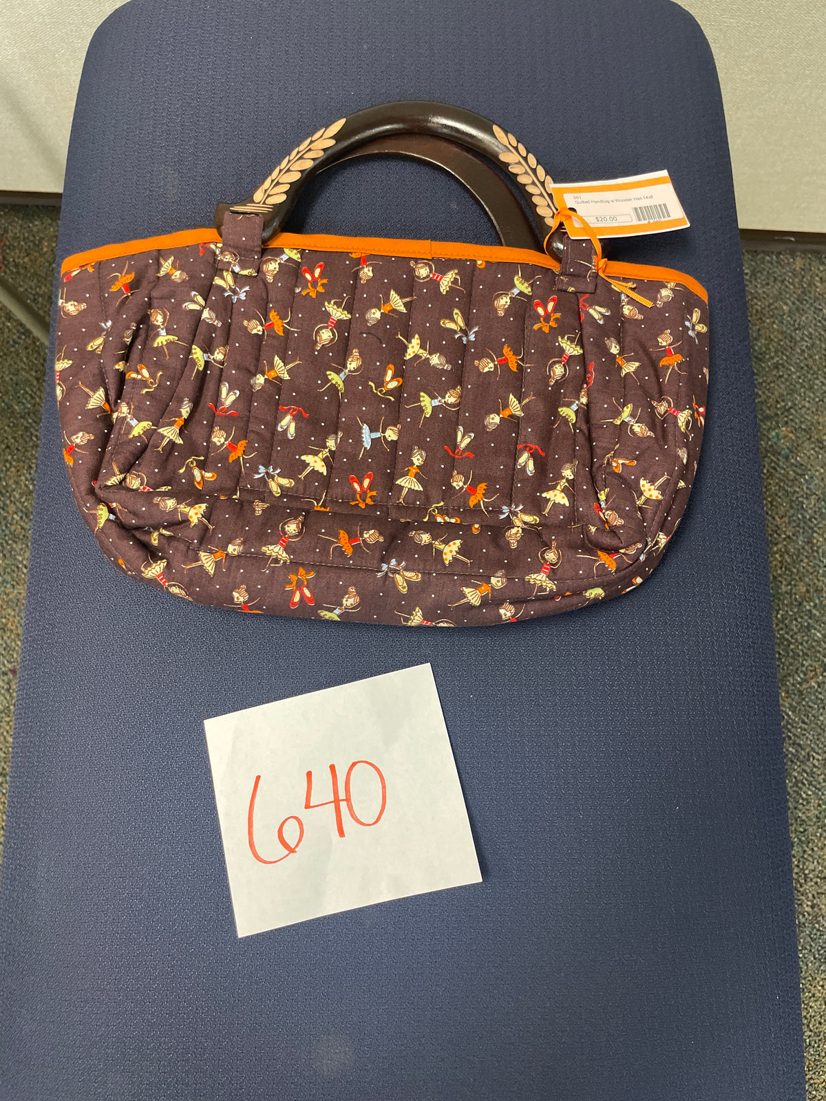 640-Quilted Handbag w Wooden Handle