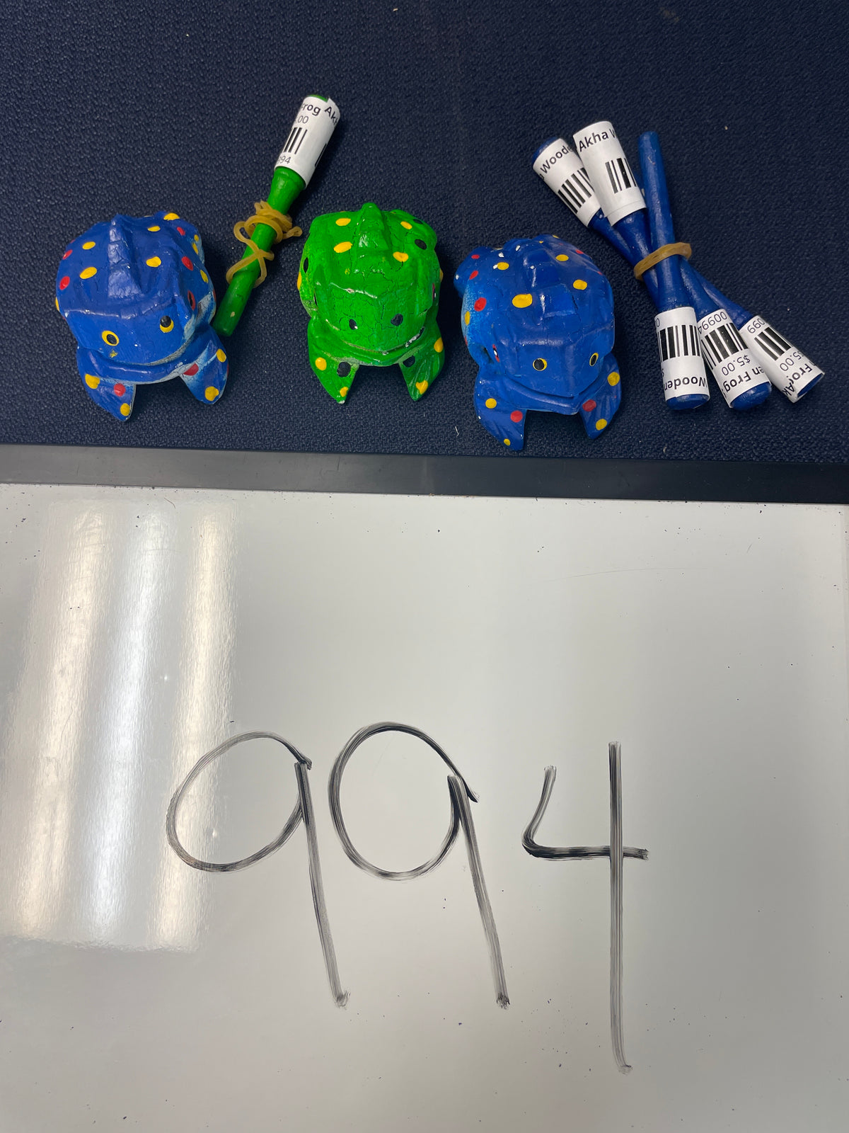 994-Akha Wooden Frog Small Color