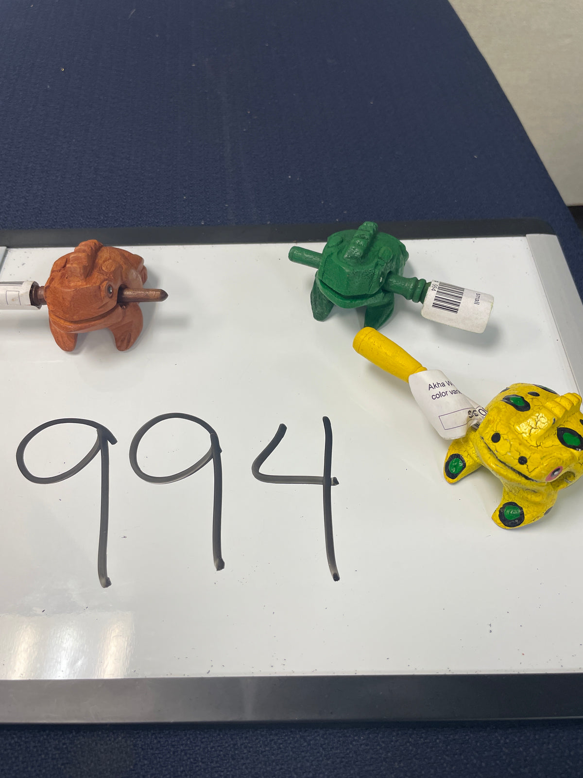 994-Akha Wooden Frog Small Color